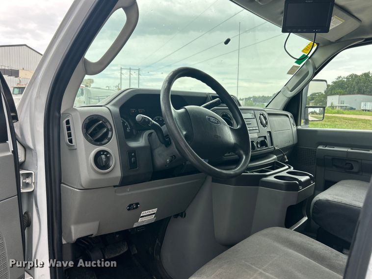 image for item FT6001 2018 Ford E450 Super Duty refrigerated delivery truck
