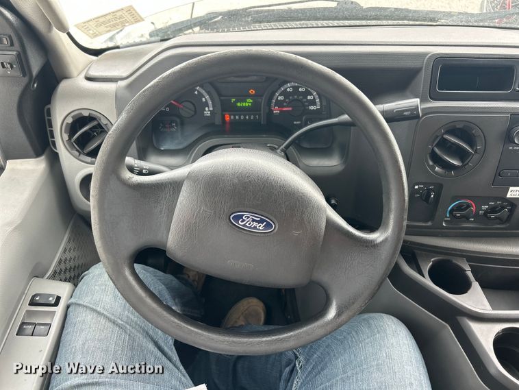 image for item FT6001 2018 Ford E450 Super Duty refrigerated delivery truck