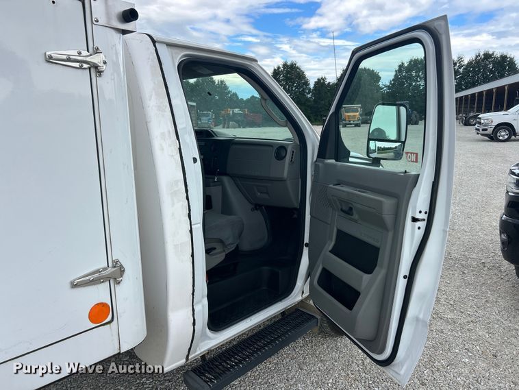 image for item FT6001 2018 Ford E450 Super Duty refrigerated delivery truck