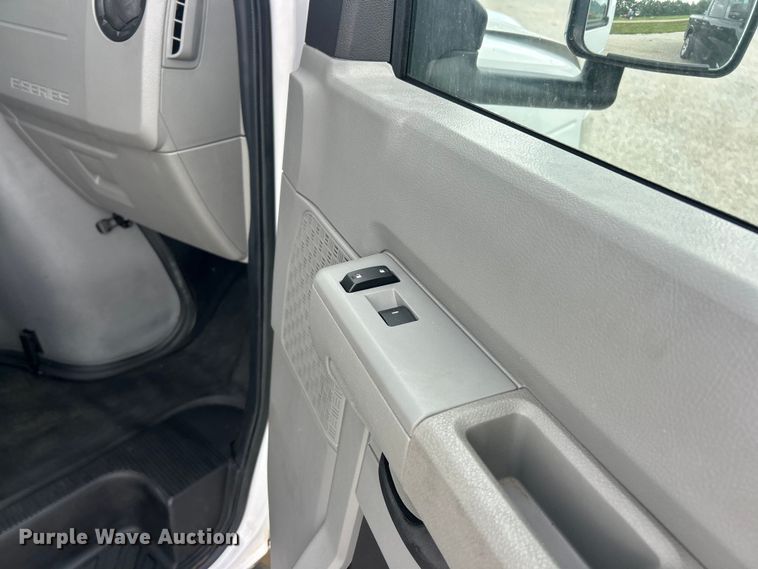 image for item FT6001 2018 Ford E450 Super Duty refrigerated delivery truck