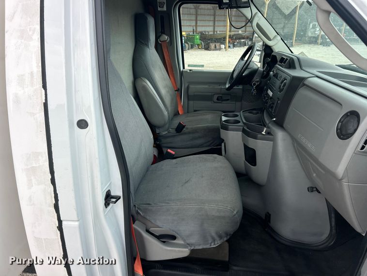 image for item FT6001 2018 Ford E450 Super Duty refrigerated delivery truck