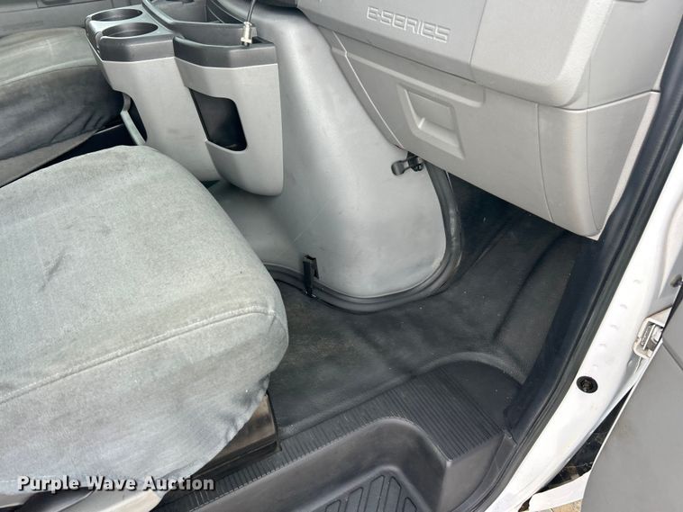 image for item FT6001 2018 Ford E450 Super Duty refrigerated delivery truck