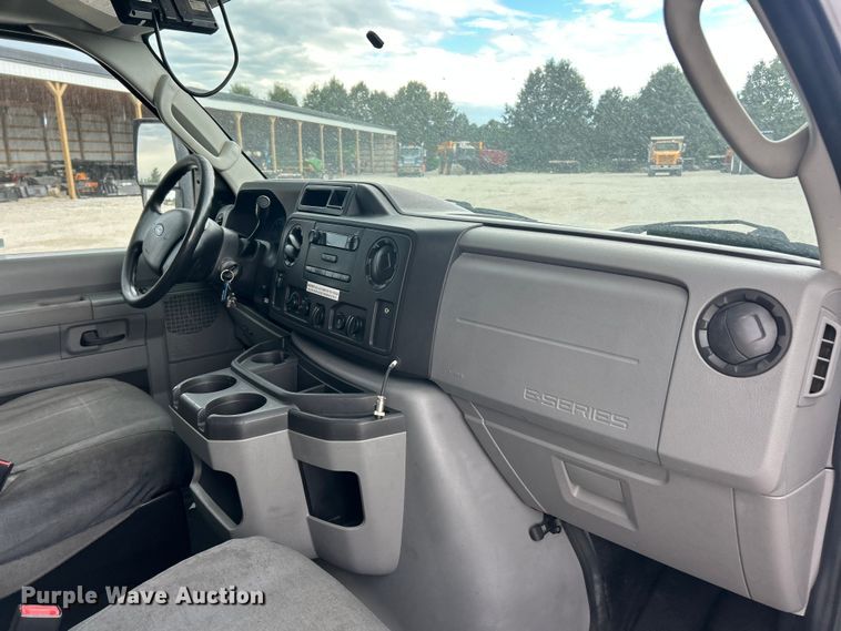 image for item FT6001 2018 Ford E450 Super Duty refrigerated delivery truck