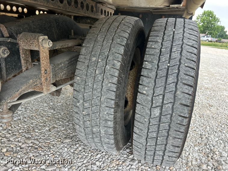 image for item FT6001 2018 Ford E450 Super Duty refrigerated delivery truck