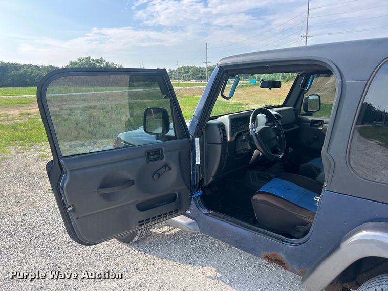 image for item FT6007 2004 Jeep Wrangler SUV