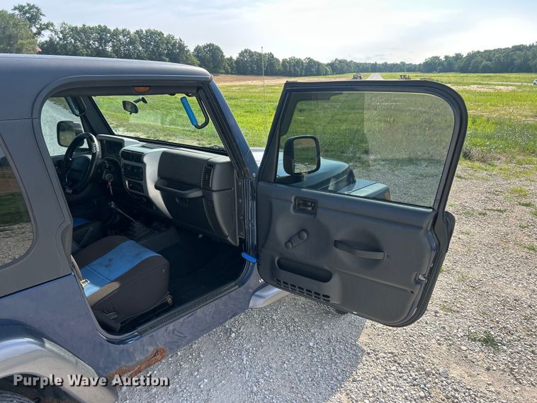 image for item FT6007 2004 Jeep Wrangler SUV