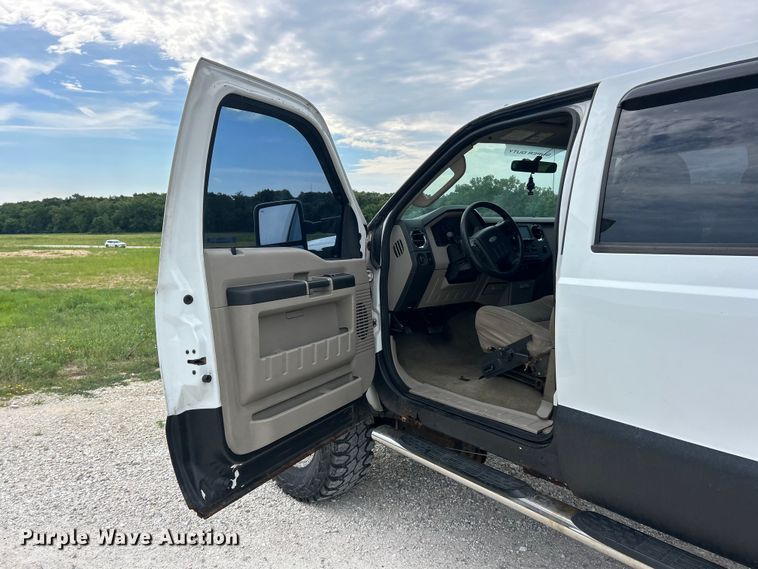 image for item FT6009 2008 Ford F250 Super Duty  XLT Crew Cab pickup truck