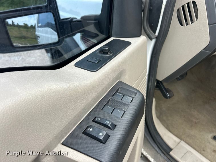 image for item FT6009 2008 Ford F250 Super Duty  XLT Crew Cab pickup truck