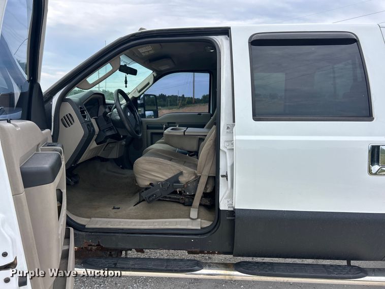 image for item FT6009 2008 Ford F250 Super Duty  XLT Crew Cab pickup truck