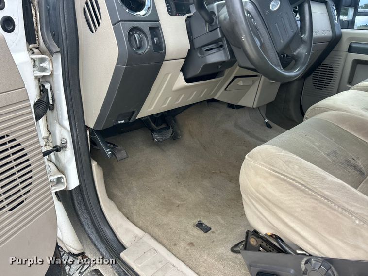 image for item FT6009 2008 Ford F250 Super Duty  XLT Crew Cab pickup truck