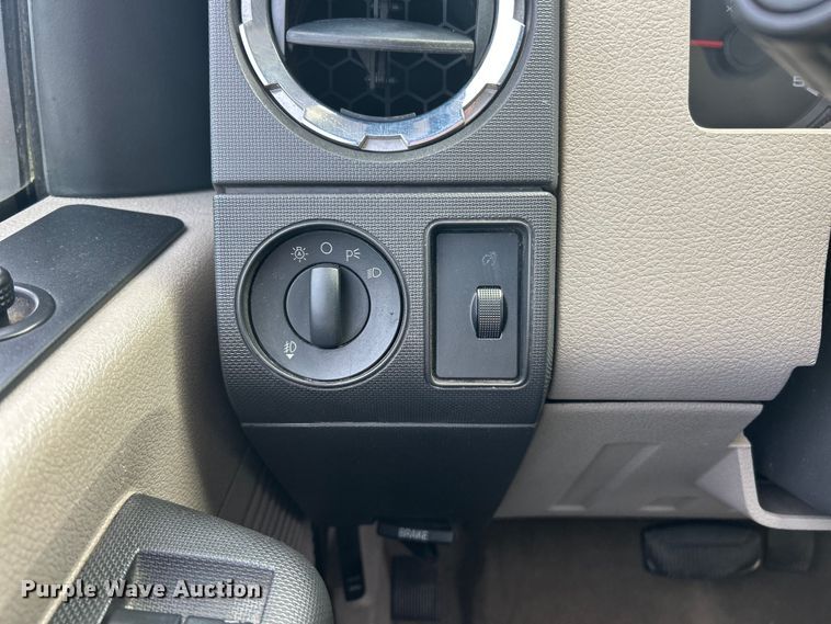 image for item FT6009 2008 Ford F250 Super Duty  XLT Crew Cab pickup truck