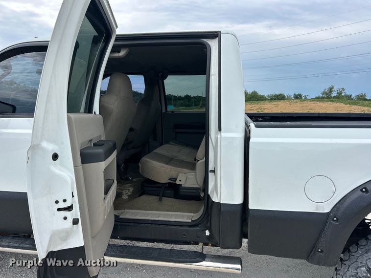 image for item FT6009 2008 Ford F250 Super Duty  XLT Crew Cab pickup truck