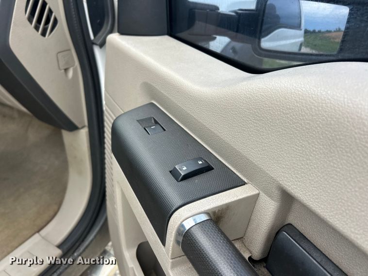 image for item FT6009 2008 Ford F250 Super Duty  XLT Crew Cab pickup truck