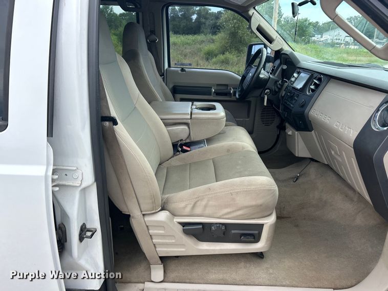 image for item FT6009 2008 Ford F250 Super Duty  XLT Crew Cab pickup truck