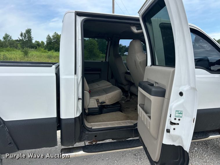 image for item FT6009 2008 Ford F250 Super Duty  XLT Crew Cab pickup truck