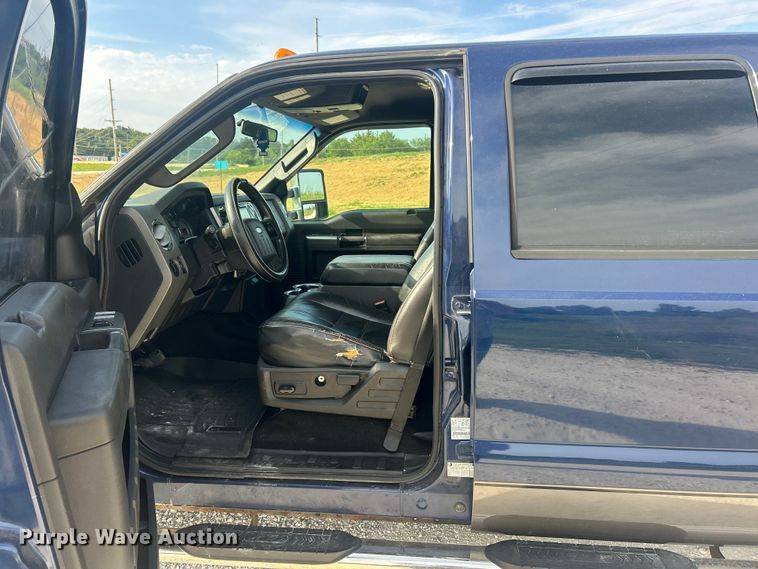 image for item FT6010 2008 Ford F250 Super Duty Crew Cab pickup truck