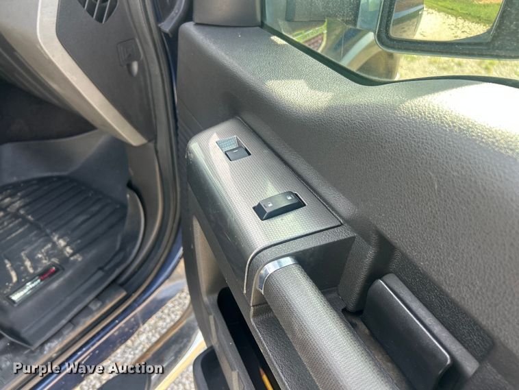 image for item FT6010 2008 Ford F250 Super Duty Crew Cab pickup truck