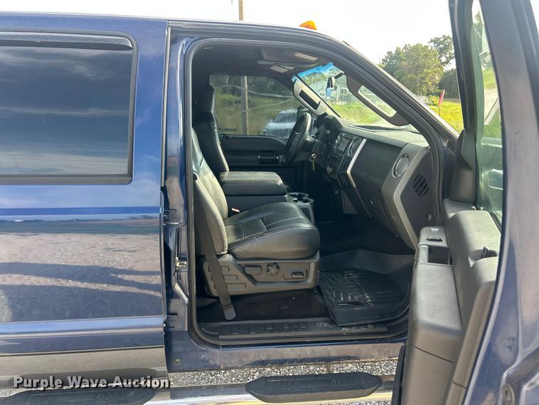 image for item FT6010 2008 Ford F250 Super Duty Crew Cab pickup truck