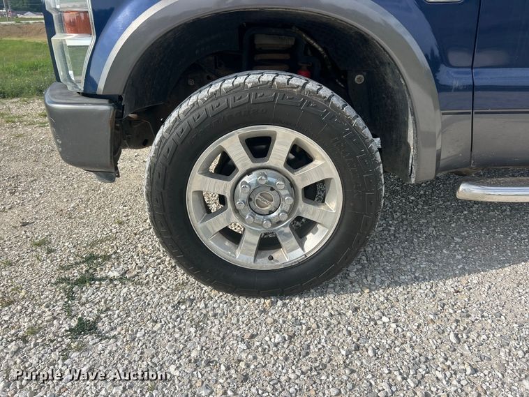 image for item FT6010 2008 Ford F250 Super Duty Crew Cab pickup truck
