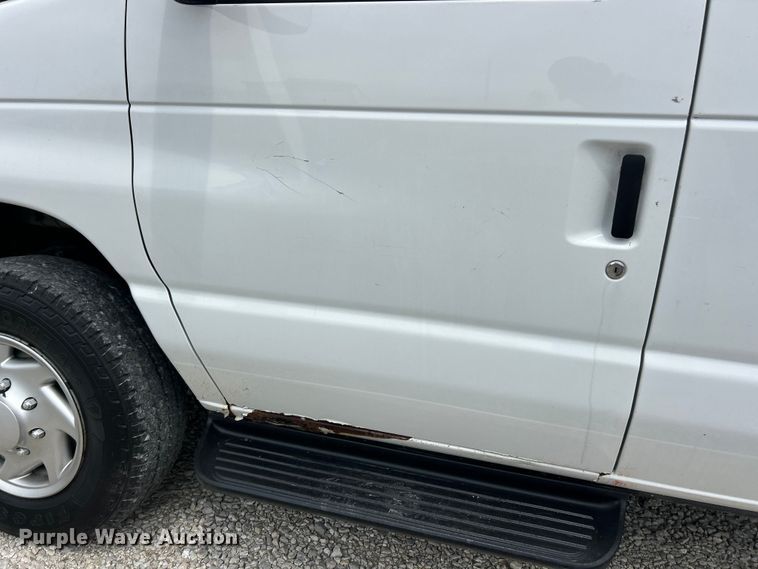 image for item FT6013 2011 Ford E250 van