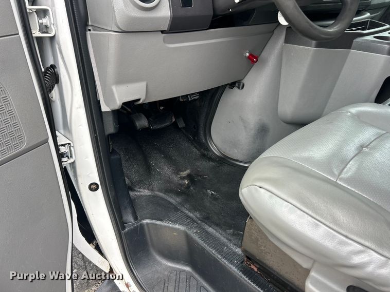 image for item FT6013 2011 Ford E250 van