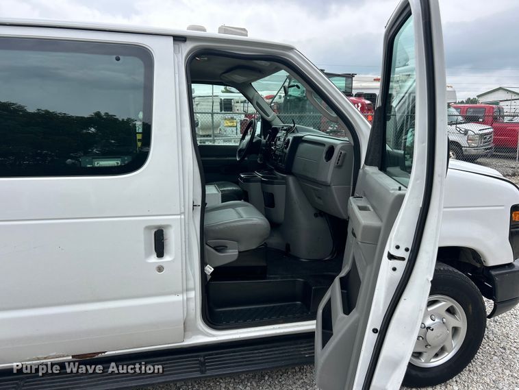 image for item FT6013 2011 Ford E250 van