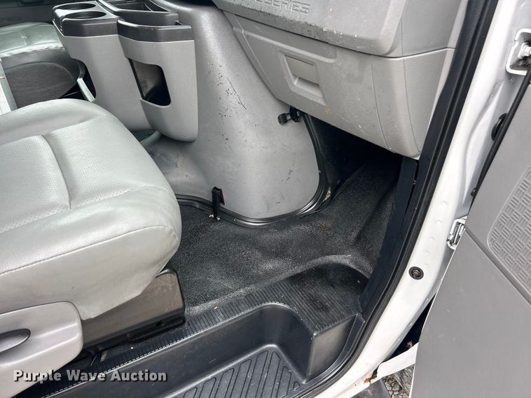 image for item FT6013 2011 Ford E250 van