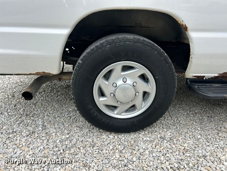 image for item FT6013 2011 Ford E250 van