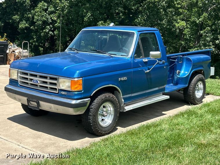 image for item FT6072 1988 Ford F150 XLT Lariat pickup truck