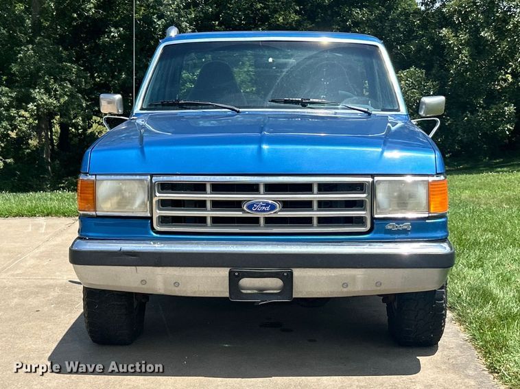 image for item FT6072 1988 Ford F150 XLT Lariat pickup truck