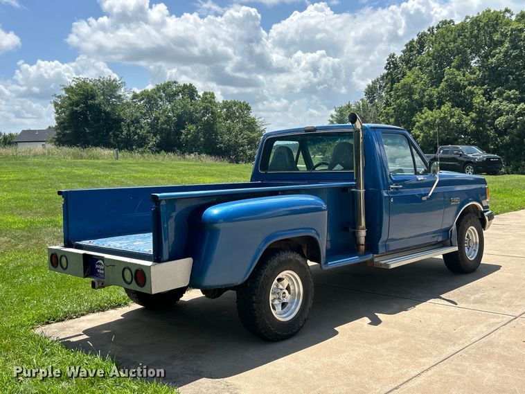 image for item FT6072 1988 Ford F150 XLT Lariat pickup truck