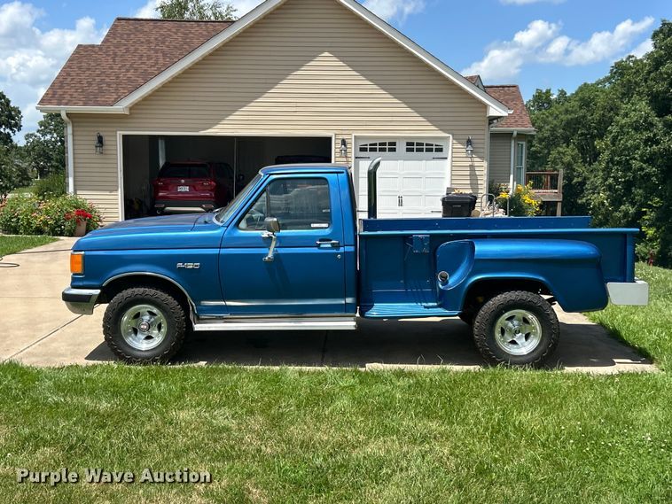 image for item FT6072 1988 Ford F150 XLT Lariat pickup truck