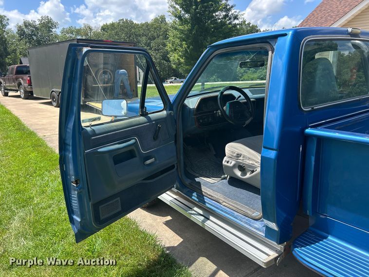 image for item FT6072 1988 Ford F150 XLT Lariat pickup truck