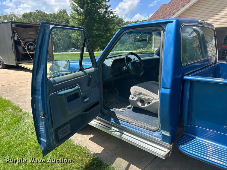 image for item FT6072 1988 Ford F150 XLT Lariat pickup truck