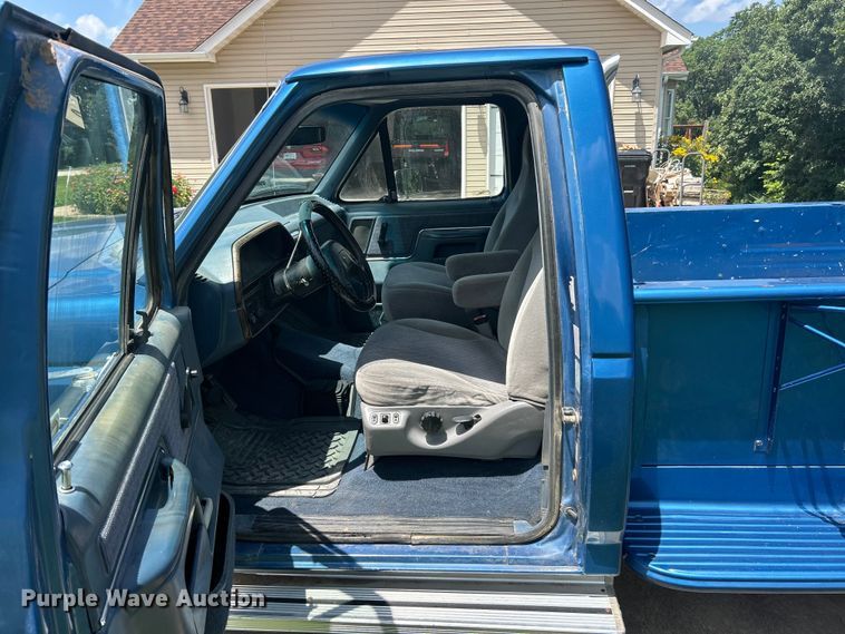 image for item FT6072 1988 Ford F150 XLT Lariat pickup truck