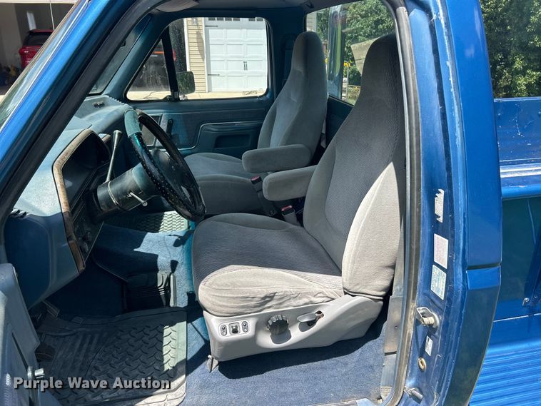 image for item FT6072 1988 Ford F150 XLT Lariat pickup truck