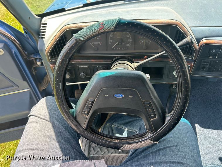 image for item FT6072 1988 Ford F150 XLT Lariat pickup truck