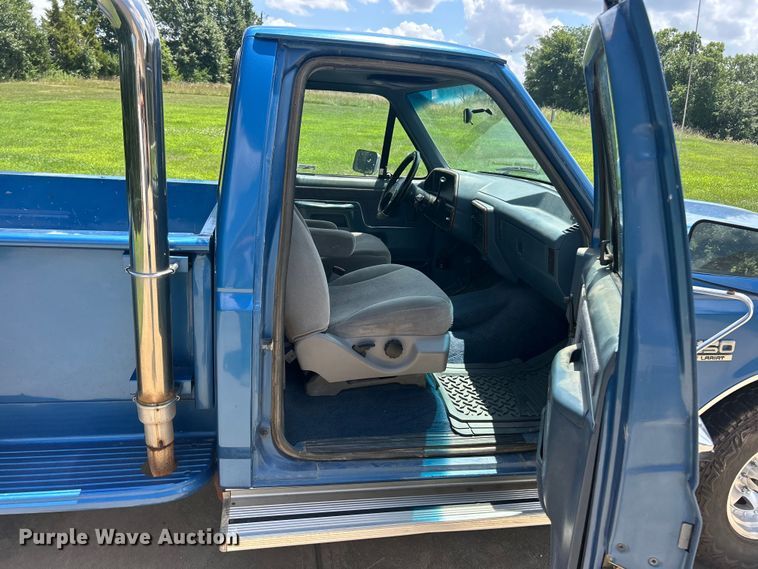 image for item FT6072 1988 Ford F150 XLT Lariat pickup truck
