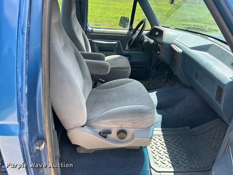 image for item FT6072 1988 Ford F150 XLT Lariat pickup truck