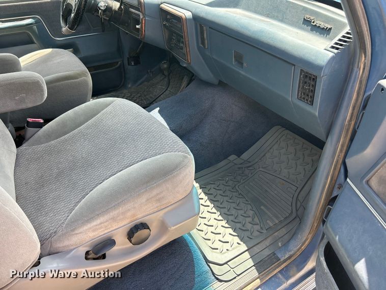 image for item FT6072 1988 Ford F150 XLT Lariat pickup truck