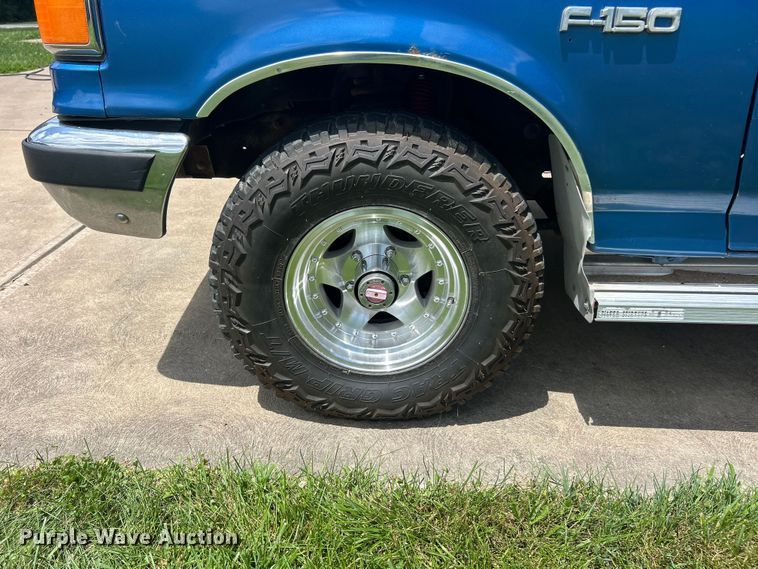 image for item FT6072 1988 Ford F150 XLT Lariat pickup truck