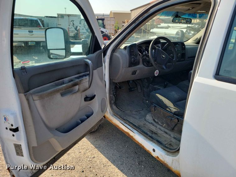 image for item FU0012 2010 Chevrolet 2500HD Crew Cab pickup truck