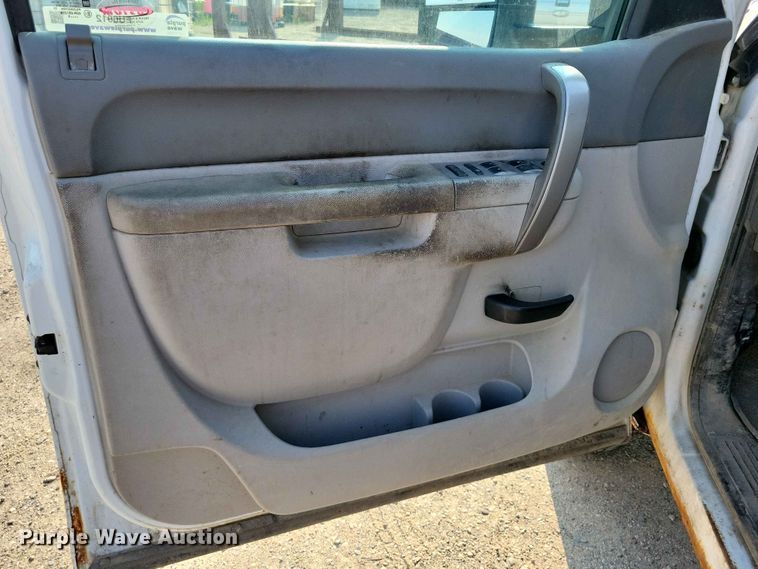 image for item FU0012 2010 Chevrolet 2500HD Crew Cab pickup truck