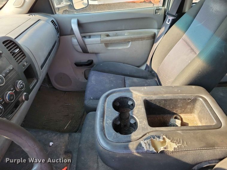 image for item FU0012 2010 Chevrolet 2500HD Crew Cab pickup truck