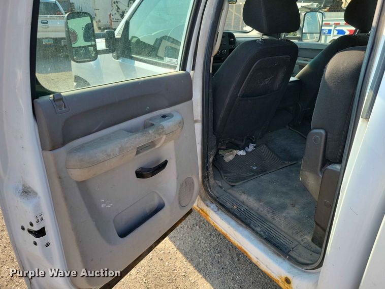 image for item FU0012 2010 Chevrolet 2500HD Crew Cab pickup truck