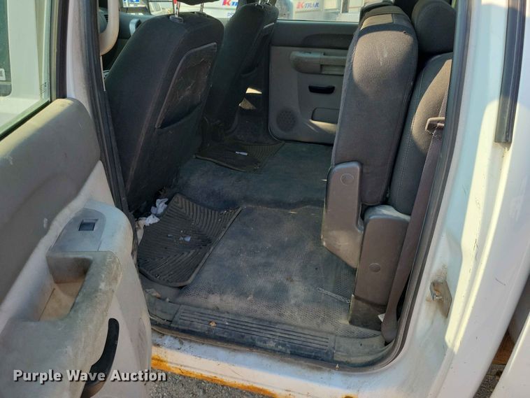 image for item FU0012 2010 Chevrolet 2500HD Crew Cab pickup truck
