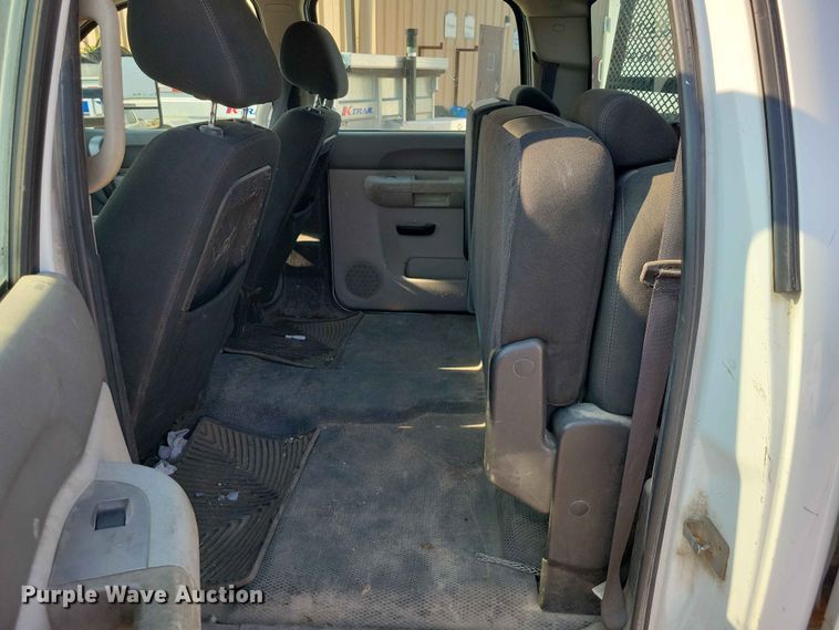 image for item FU0012 2010 Chevrolet 2500HD Crew Cab pickup truck