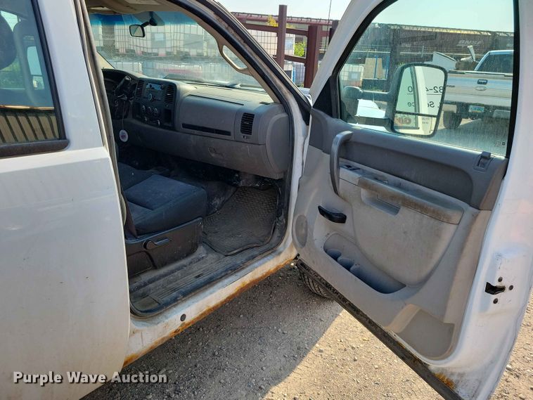 image for item FU0012 2010 Chevrolet 2500HD Crew Cab pickup truck