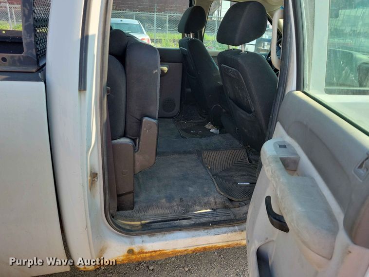 image for item FU0012 2010 Chevrolet 2500HD Crew Cab pickup truck