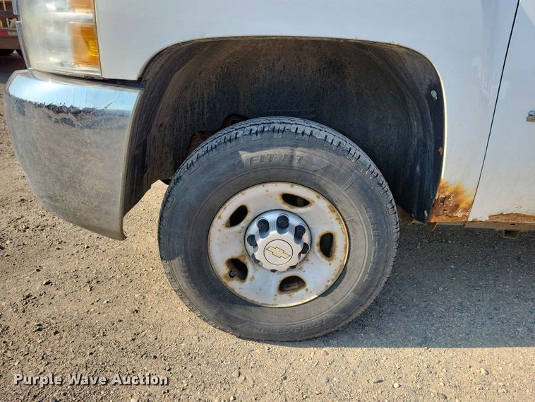 image for item FU0012 2010 Chevrolet 2500HD Crew Cab pickup truck